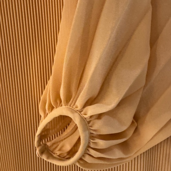 Elegant Pleated Romper - Picture 7 of 10